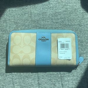 Coach Zip Wallet Tan/Blue